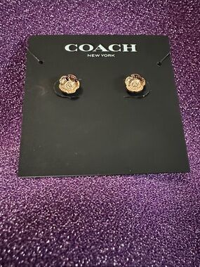 Classy Elegant Coach Gold Floral Stud Earrings NWT Gift NIP gift